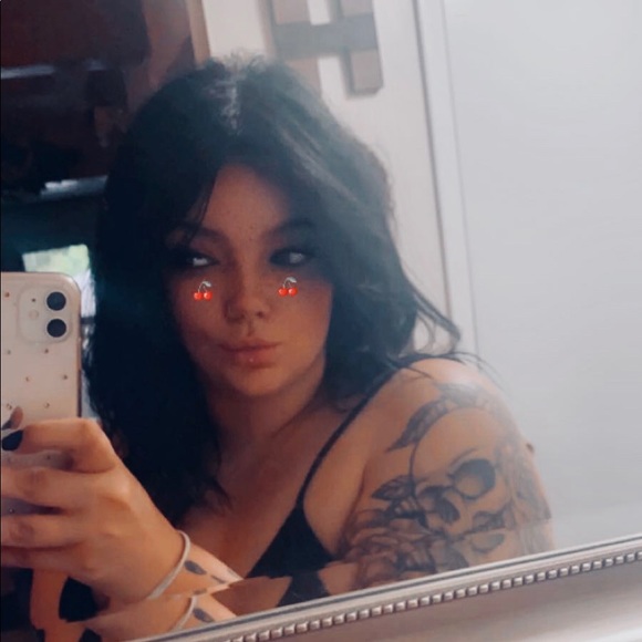 Meet your Posher, Mackenzie - Picture 1 of 1